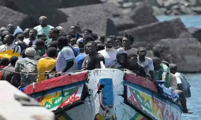 FOTOGRAFÍA. EL HERO (ISLAS CANARIAS) REINO DE ESPAÑA, 28 DE AGOSTO DE 2024. PSOE y Podemos regularizan a los ilegales hasta diciembre 2025. Expulsado de España un inmigrante que lleva 18 años sin cotizar a la Seguridad Social. Imagen de los 254 inmigrantes rescatados a medio día de este miércoles por la embarcación de la Guardia Civil Río Guadiato en aguas cercanas a El Hierro. Efe