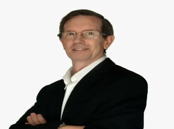 FOTOGRAFÍA. ALCOY (ALICANTE) ESPAÑA, 16 DE ENERO DE 2026. La Ley de la oferta y la demanda; negocio y política: dos caras de una misma lógica. En la imagen, el concejal del Grupo Municipal de VOX en el Ayuntamiento de Alcoy (Alicante), Carlos José García Seguí. Lasvocesdelpueblo (Ñ Pueblo) 