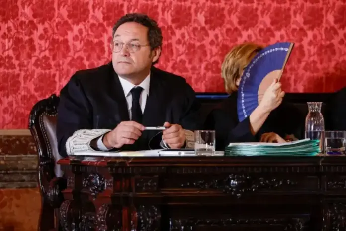 FOTOGRAFÍA. MADRID (ESPAÑA), 03 DE NOVIEMBRE DE 2025. La nueva Fiscalía pide la anulación del juicio al delincuente Álvaro García Ortiz. El Tribunal Supremo juzga al fiscal general del Estado y presunto militante del Partido Socialista (PSOE), Álvaro García Ortiz (i), por traidor (revelación de secretos reservados) al filtrar a la presa a fines al falso relato del socialismo corrupto en España información de un investigado por al menos un delito de fraude fiscal a la Agencia Tributaria española, se trata de marido de Isabel La Mala (Isabel natividad Díaz Ayuso) -presidente del socialismo azul Partido Popular (PP) de la Comunidad de Madrid y presidente del Gobierno autonómico de la Comunidad de Madrid, para que el régimen de coalición socialcomunista de Pedro Sánchez Pérez-Castejón y PSOE usan dicha información políticamente en la Asamblea de Madrid, Congreso de los Diputados, etc. en los debates sobre las corrupciones del Gobierno y PSOE. Efe