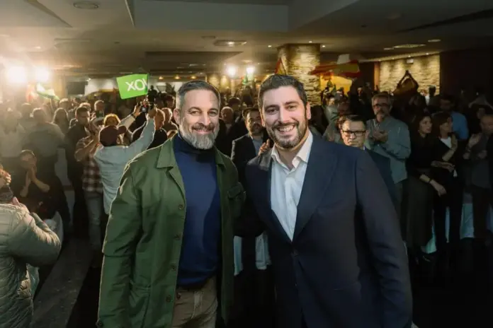 Nolasco, candidato Nolasco, VOX,Barbastro,El candidato Nolasco les va a decir las verdades a Azcón y Alegría,Abascal, VOX no viene a poner parches ni tiritas ni apaños ni chapuzas (2) FOTOGRAFÍA, BARBASTRO (HUESCA) ARAGÓN (ESPAÑA), 29 DE NERO DE 2026. VOX no viene a poner parches ni tiritas ni apaños ni chapuzas. El a presidir el Gobierno autonómico de Aragón, Alejandro Nolasco Asensio, en un mitin de campaña del partido de las clases trabajadoras, celebrado en el Gran Hotel Ciudad de Barbastro (Huesca), que ha sido inaugurado por el presidente del Comité Ejecutivo Provincial (CEP) de VOX en Huesca, Francisco Casarrubio; en el que también han participado el cabeza de lista de VOX por Huesca, David Arranz Ballesteros; y el presidente de VOX, Santiago Abascal Conde. Lasvocesdelpueblo (Ñ Pueblo)