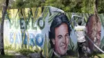 FOTOGRAFÍA. PUNTO CANA (REPÚBLICA DOMINICANA), 14 DE ENERO DE 2026. Denuncian agresiones sexuales con vejaciones de Julio Iglesias en Punta Cana. Una persona realiza labores de limpieza frente a un mural con los rostros de los artistas Julio Iglesias y Johnny Ventura en Punta Cana (República Dominicana). Efe