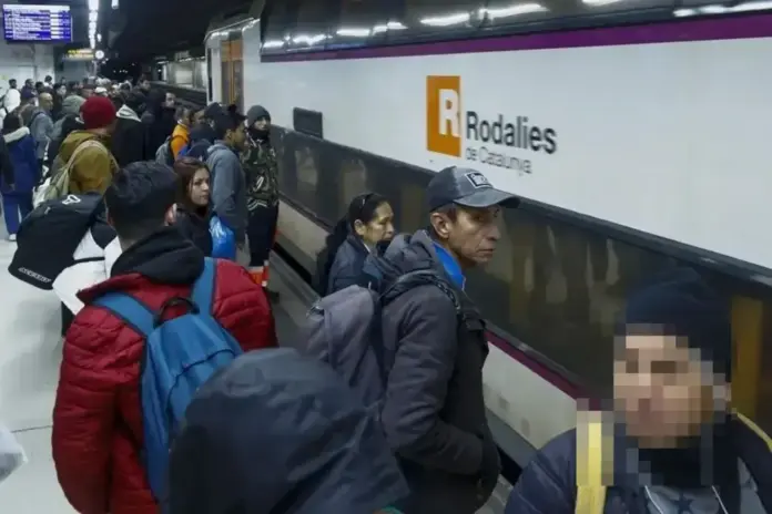 RODALIES , Sants,Renfe FOTOGRAFÍA. BARCELONA (CATALUÑA) ESPAÑA, 26 DE ENERO DE 2026. Aspecto de la estación de Sants de Barcelona, este lunes en que el servicio de Rodalies y Media Distancia de Cataluña vuelve a sufrir una jornada caótica. Efe