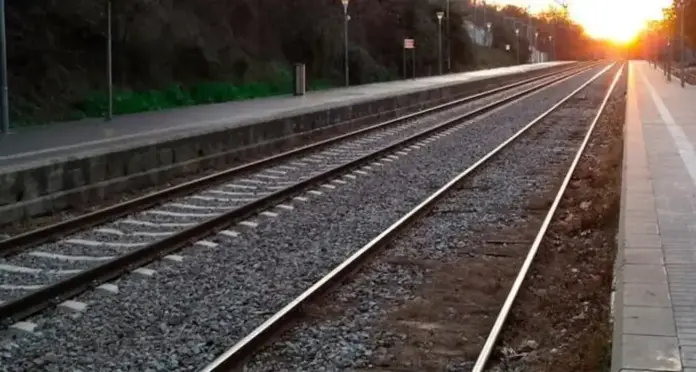 FOTOGRAFÍA. BARCELONA (CATALUÑA) ESPAÑA, 24 DE ENERO DE 2026. Rodalies pide perdón y suspende el servicio en toda Cataluña. Detalle de una vista de vías de Rodalies de Cataluña sin servicio después de confirmarse lo que podría ser el colapso de la red ferroviaria española en la Comunidad Autónoma de Cataluña, gestionada La Moncloa y Generalidad de Cataluña, titulares de Pedro Sánchez Pérez-Castejón y Salvador Illa Roca, ambos individuos del mismo partido políticos, Partido Socialista (PSC-PSOE). Generalidad de Cataluña/Lasvocesdelpueblo (Ñ Pueblo)