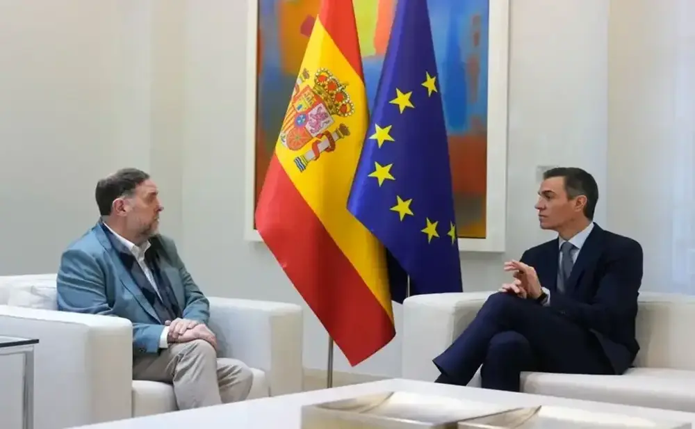 FOTOGRAFÍA. MADRID (ESPAÑA), 08 DE ENERO DE 2026. El presidente del Gobierno en minoría comunista de España y secretario general del Partido Socialista (PSOE), Pedro Sánchez Pérez-Castejón, recibe al líder de la ultraizquierda separatista Esquerra Republicana de Catalunya (ERC) e indultado preso golpista condenado por los acontecimientos muy grave y contra la democracia en el Comunidad Autónoma de Cataluña en 2017, Oriol Junqueras Vies, este jueves en el Palacio de la Moncloa, Madrid (Comunidad de Madrid. Efe