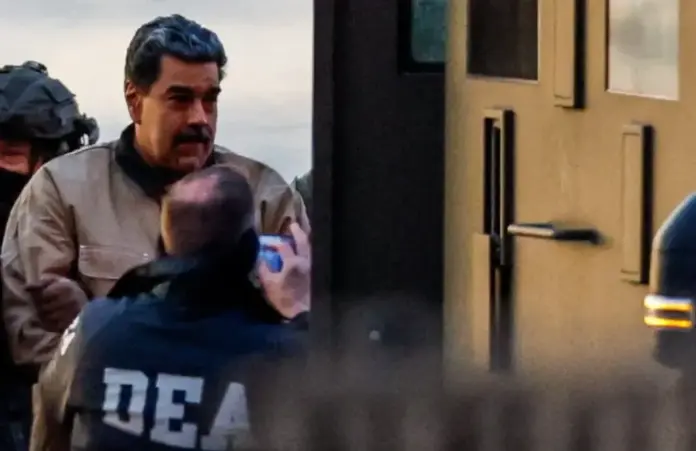 FOTOGRAFÍA. NUEVA YORK (ESTADOS UNIDOS DE AMÉRICA), 05 DE ENERO DE 2026. El exdictador narcoterrorista de Venezuela, Nicolás Maduro Moros y su esposa tirana narcoterrorista Cilia Adela Flores de Maduro (Cilia Maduro) son trasladados de la cárcel a la Corte de Nueva York donde son procesados por graves imputaciones que conllevan cadena perpetua. La acusación en contra de Maduro por delitos relacionados con narcotráfico, presentada originalmente en 2020, fue ampliada para incluir a su esposa y añadir más cargos. Los nuevos cargos le acusan de conspiración por narcoterrorismo, conspiración para importar cocaína, conspiración para la posesión de ametralladoras y artefactos destructivos y conspiración para usar esas armas. Su esposa está señalada por presunta implicación en la coordinación de reuniones y la logística de la red. La segunda sesión del juicio tendrá lugar el próximo 17 de marzo. Captura vídeo redes sociales/Lasvocesdelpueblo (Ñ Pueblo)