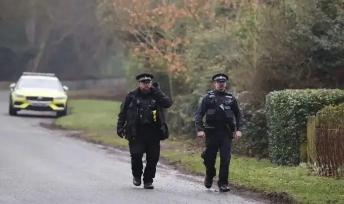 FOTOGRAFÍA. SANDRINGHAM (NORFOLK) GRAN BRETAÑA, 20 DE FEBRERO DE 2026. Investigan si el príncipe Andrés facilitó explotación sexual de menores . Policías británicos patrullan en las inmediaciones de la residencia del expríncipe Andrés, en Sandringham, Norfolk, Gran Bretaña. Efe