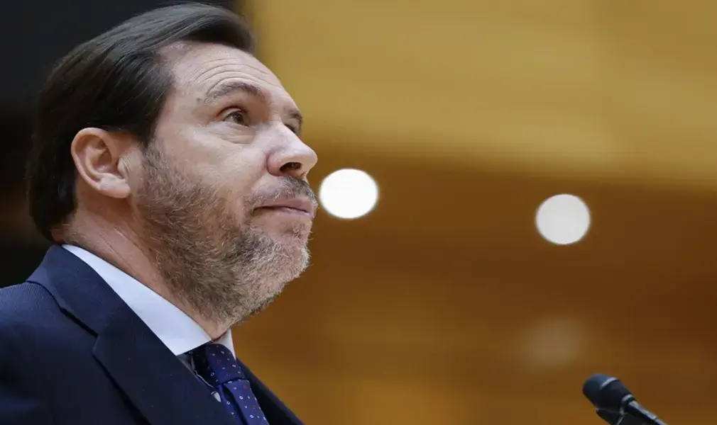 FOTOGRAFÍA. RIAD (ARABIA SAUDITA), 08 DE FEBRERO DE 2026. Inversión milmillonaria de España en red ferroviaria de Arabia Saudita. El ministro de Transportes y Movilidad Sostenible del Gobierno en minoría de España y dirigente del Partido Socialista (PSOE), Óscar Puente Santiago, ha anunciado este domingo una operación de 2.800 millones para empresas españolas en Arabia Saudí, con la continuidad de Renfe como operadora del proyecto Haramin, que conecta las ciudades de Meca y Medina, hasta 2038. l Efe