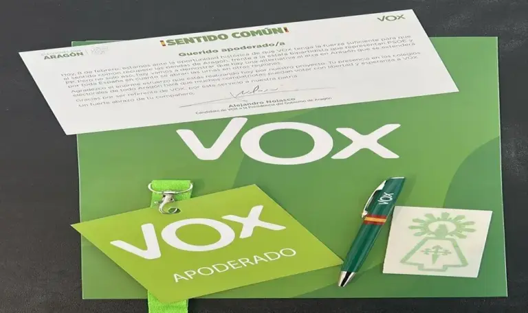 FOTOGRAFÍA. ZARAGOZA (ARAGÓN) ESPAÑA, 08 DE FEBRERO DE 2026. Datos que debes sobre Elecciones Aragón 8F. Desde la comunidad Autónoma de Aragón, VOX anima a los compatriotas por ayudar como apoderados en esta jornada electoral. "¡Fuerza y ánimo a todos los apoderados de VOX que velarán por que las Elecciones de Aragón sean limpias y transparentes! Si tienes alguna duda u ocurre una incidencia con las papeletas de VOX no dudes en ponerte en contacto con ellos. ¡Buen servicio a todos!". Lasvocesdelpueblo (Ñ Pueblo)