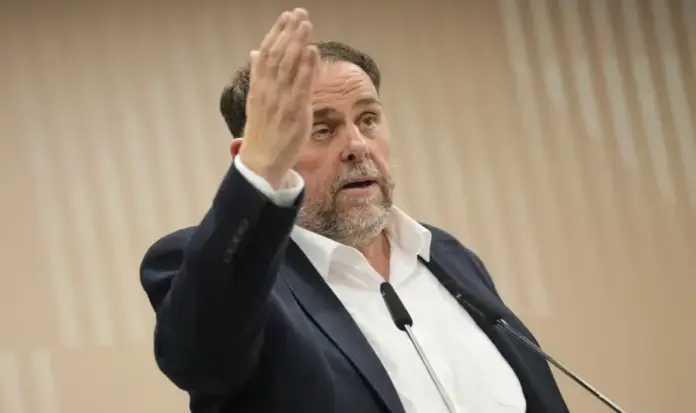 FOTOGRAFÍA. BARCELONA (CATALUÑA) ESPAÑA, 21 DE 2026. Junqueras exige a Sánchez la gestión del IRPF para apoyar a Illa. El presidente de la ultraizquierda separatista Esquerra Republicana de Catalunya (ERC), Oriol Junqueras Vies, interviene en la reunión del consejo de la extrema izquierda secesionista en Barcelona, este sábado. Efe