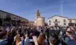 FOTOGRAFÍA. ARÉVALO (ÁVILA) CASTILLA Y LEÓN (ESPAÑA), 23 DE FEBRERO DE 2026. Multitudinaria rueda de prensa de Abascal y candidato Pollán en Arévalo. El presidente de VOX, Santiago Abascal Conde; junto al candidato de VOX a la Presidencia de la Junta de Castilla y León para las elecciones autonómicas del próximo 15 de marzo de 2026, Carlos Pollán Fernández; ha atendido este lunes a los medios de comunicación en el municipio abulense de Arévalo, valorando la actualidad política nacional y regional; siempre contestando a todas las preguntas y dudas de los periodistas sin censura. Lasvocesdelpueblo (Ñ Pueblo)