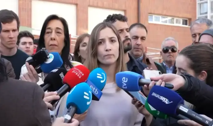 Julia Calvet Puig,Vitoria,País Vasco,María Amaia Martínez Grisaleña (Amaya Martínez),Carlos Hernández Quero (Carlos H),Universidad (2) FOTOGRAFÍA. VITORIA (LAS VASCONGADAS) ESPAÑA, 23 DE FEBRERO DE 2026. El portavoz nacional de Vivienda de VOX, Carlos Hernández Quero (Carlos H); la portavoz nacional de Juventud de VOX, Julia Calvet Puig; junto a la diputada de VOX en el Parlamento vascongado, María Amaia Martínez Grisaleña (Amaya Martínez), han protagonizado hoy un acto sin precedentes de VOX, sin incidentes, en vitoria. Destacar una fuerte movilización policial. Lasvocesdelpueblo (Ñ Pueblo)