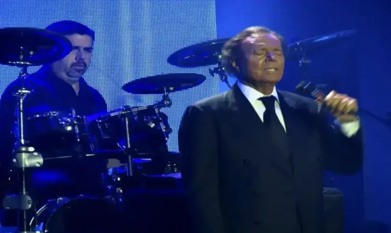 FOTOGRAFÍA. MADRID (ESPAÑA), 25 DE FEBRERO DE 2026. FECHA RELACIONADA CON LA INFORMACIÓN. El cantante español Julio José Iglesias de la Cueva (Julio Iglesias), en la imagen) ha presentado una demanda contra la vicepresidente segunda y ministra de Trabajo del Gobierno de coalición de España y exlíder de la coalición de ultraizquierda SUMAR, Yolanda Díaz Pérez, por los comentarios de carácter «injurioso y calumnioso» que realizó en una red social y en un programa de televisión en relación con la denuncia interpuesta contra él por presuntos delitos de abusos sexuales y que fue archivada por la Fiscalía por falta de competencia. Efe