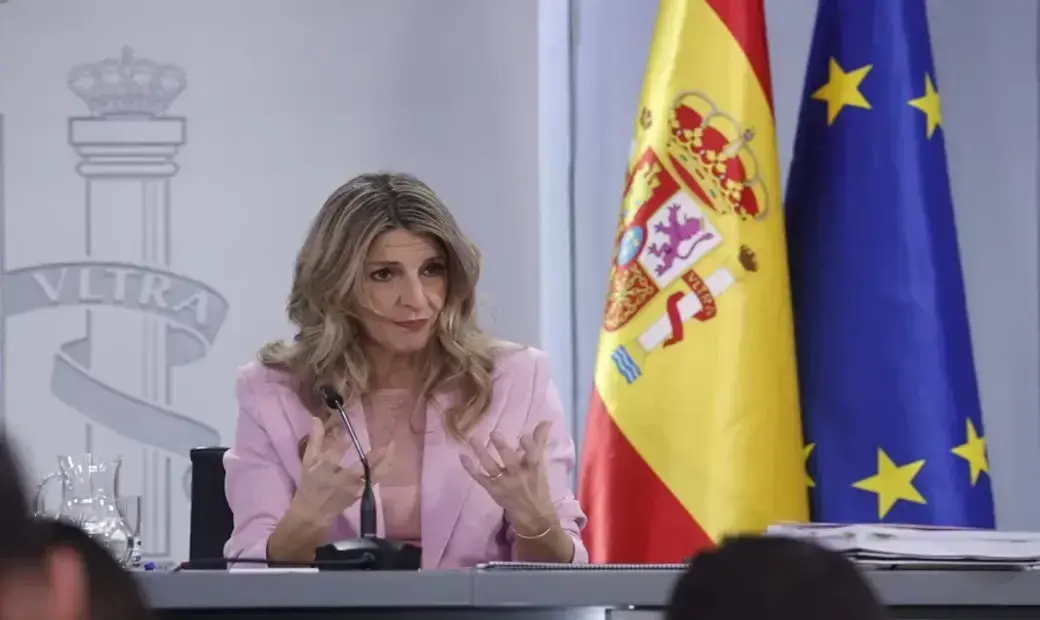 FOTOGRAFÍA. MADRID (ESPAÑA), 25 DE FEBRERO DE 2026. FECHA RELACIONADA CON LA INFORMACIÓN. Julio Iglesias demanda a Yolanda Díaz por injuria y calumnia. El cantante español Julio José Iglesias de la Cueva (Julio Iglesias), ha presentado una demanda contra la vicepresidente segunda y ministra de Trabajo del Gobierno de coalición de España y exlíder de la coalición de ultraizquierda SUMAR, Yolanda Díaz Pérez (en la imagen), por los comentarios de carácter «injurioso y calumnioso» que realizó en una red social y en un programa de televisión en relación con la denuncia interpuesta contra él por presuntos delitos de abusos sexuales y que fue archivada por la Fiscalía por falta de competencia. Efe