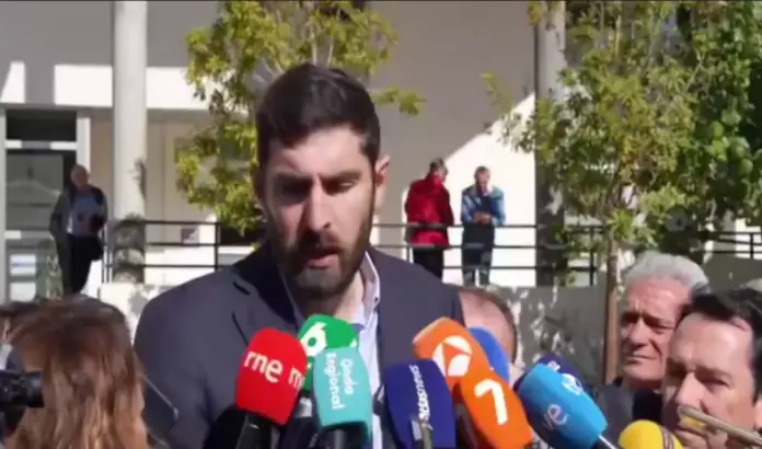 Los compañeros de Antelo le obligan a dimitir por rechazar la oferta del CEN FOTOGRAFÍA. MURCIA (REGIÓN DE MURCIA) ESPAÑA, 27 DE FEBRERO DE 2026.Los compañeros de Antelo le obligan a dimitir por rechazar la oferta del CEN. José Ángel Antelo Paredes, portavoz del Grupo Parlamentario de VOX en el Parlamento de la Región de Murcia, ofrece una rueda de prensa tras la dimisión en bloque de sus compañeros del del Comité Ejecutivo Provincia (CEP) después de que Antelo ha confirmado su rechazo a la oferta del del Comité Ejecutivo nacional (CEN) de una portavocía nacional de Deportes y candidato a la reelección a la Presidencia de la Región de Murcia a las próximas elecciones municipales y autonómicas. Lasvocesdelpueblo (Ñ Pueblo)