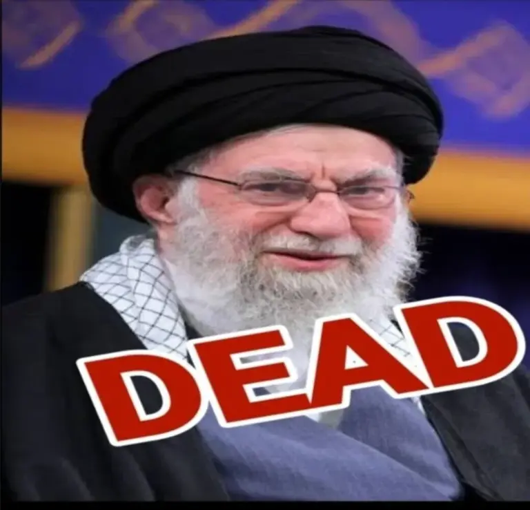 FOTOGRAFÍA. TEHERÁN (IRÁN), 28 DE FEBRERO DE 2026. La Operación Furia Épica (Operation Epic Fury) de Israel y EEUU ha eliminado al terrorista Ayatolas ISIS Alí Hoseiní Jamenei (Alí Khamenei), un clérigo y político que ejerce de "líder supremo" de la República Islámica de Irán, la antigua Persia, desde 1989, siendo la cabeza de la clase dirigente clerical islámica de esta dictadura islamofascista y antisemita y «fuente de emulación» del chiismo duodecimano, después de ser el tercer presidente de Persia entre 1981 y 1989. Lasvocesdelpueblo (Ñ Pueblo)