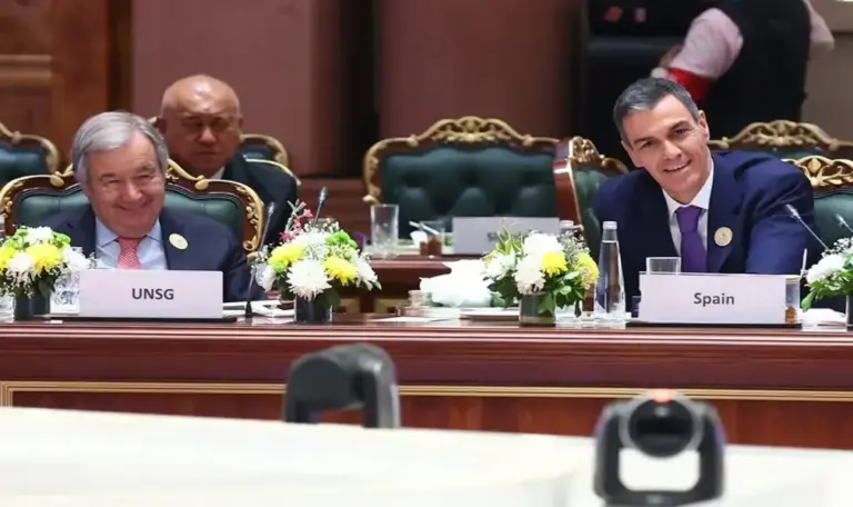 NUEVA DELHI (INDIA), 19 DE FEBRERO DE 2026.v. Pedro Sánchez interviene en la Cumbre de Impacto de la Inteligencia Artificial en Nueva Delhi. El presidente del Gobierno español, Pedro Sánchez (d) y el secretario general de la ONU, Antonio Guterres, este jueves en Nueva Delhi. Efe