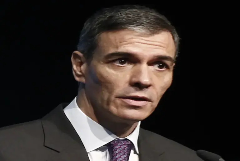 FOTOGRAFÍA. OVIEDO (PRINCIPADO DE ASTURIAS) ESPAÑA, 25 DE FEBRERO DE 2026. Sánchez dice que seguirá en el poder incluso encamado. El presidente del Gobierno de España y secretario general del Partido Socialista (PSOE), Pedro Sánchez Pérez-Castejón, clausura la presentación de la II Estrategia Nacional para la Equidad Territorial y el Reto Demográfico, este miércoles en Asturias. Lasvocesdelpueblo (Ñ Pueblo)  