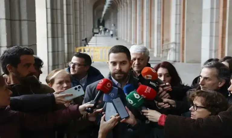 FOTOGRAFÍA. MADRID (ESPAÑA), 06 DE FEBRERO DE 2026. Inevitable la huelga general ferroviaria en España el 9 y 11 de febrero. El presidente de Adif, Pedro Marco de la Peña, llega ayer al Ministerio de Transportes. Efe