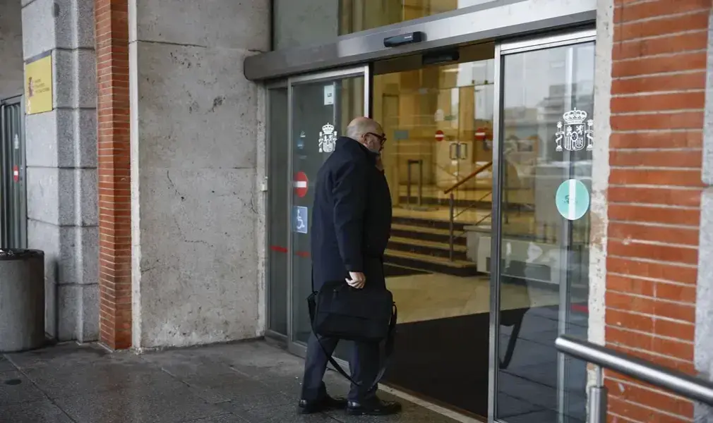 FOTOGRAFÍA. MADRID (ESPAÑA), 06 DE FEBRERO DE 2026. Inevitable la huelga general ferroviaria en España el 9 y 11 de febrero. El secretario general de Semaf, Diego Martín, atiende a los medios en el complejo de Nuevos Ministerios, este viernes en Madrid. Efe