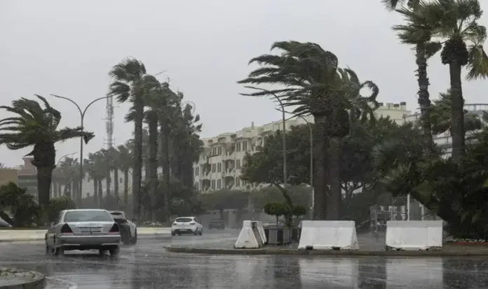 FOTOGRAFÍA. CIUDAD AUTÓNOMA DE MELILLA (ESPAÑA), 13 DE FEBRERO DE 2026. Sábado de lluvias y viento del noroeste en la Península y Baleares. Detalle de una imagen de viento en la ciudad autónoma de Melilla este viernes. Efe