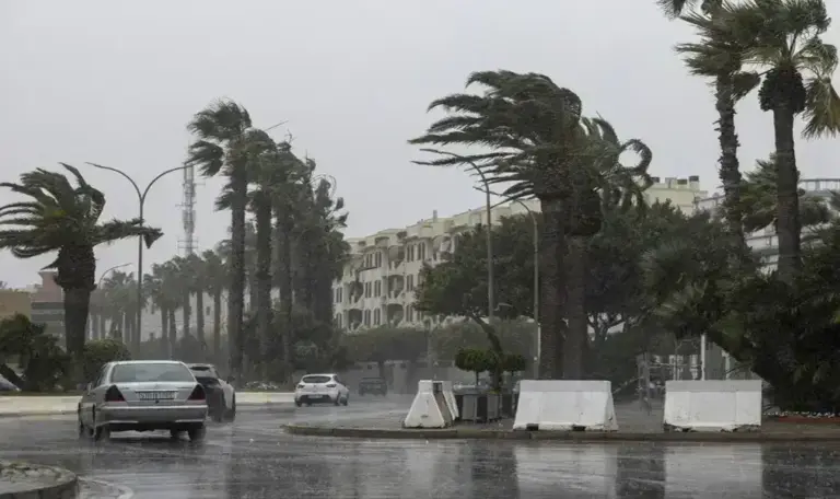 FOTOGRAFÍA. CIUDAD AUTÓNOMA DE MELILLA (ESPAÑA), 13 DE FEBRERO DE 2026. Sábado de lluvias y viento del noroeste en la Península y Baleares. Detalle de una imagen de viento en la ciudad autónoma de Melilla este viernes. Efe