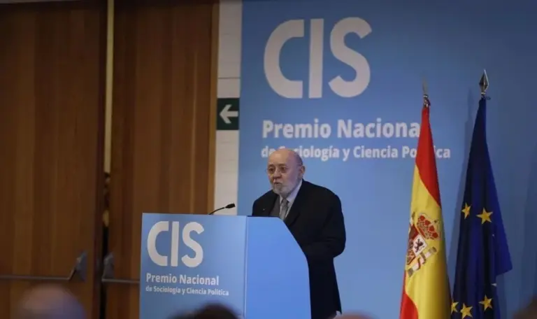 FOTOGRAFÍA. MADRID (ESPAÑA), 16 DE FEBRERO DE 2026. El CIS sitúa a VOX cerca del PP y da la victoria al PSOE. El dirigente del PSOE y presidente del Centro de Investigaciones Sociológicas (CIS), José Félix Tezanos. Efe