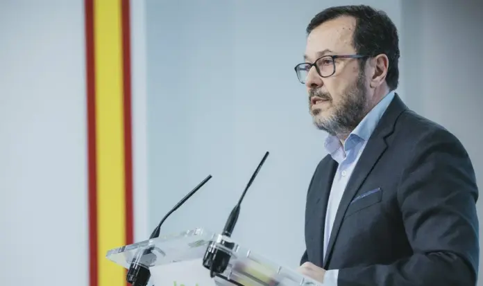FOTOGRAFÍA. MADRID (ESPAÑA), 16 DE FEBRERO DE 2026. Fuster valora la propuesta anti-Burka y negociaciones en Extremadura. El portavoz nacional de VOX, José Antonio Fúster Lamelas, registrado este lunes en rueda de prensa en la sede nacional de VOX en calle Bambú 12 de Madrid. Lasvocesdelpueblo (Ñ Pueblo)