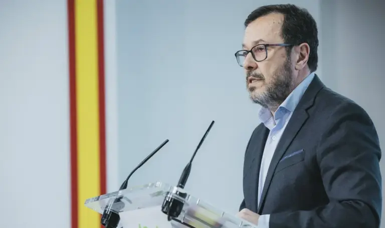 FOTOGRAFÍA. MADRID (ESPAÑA), 16 DE FEBRERO DE 2026. Fuster valora la propuesta anti-Burka y negociaciones en Extremadura. El portavoz nacional de VOX, José Antonio Fúster Lamelas, registrado este lunes en rueda de prensa en la sede nacional de VOX en calle Bambú 12 de Madrid. Lasvocesdelpueblo (Ñ Pueblo)