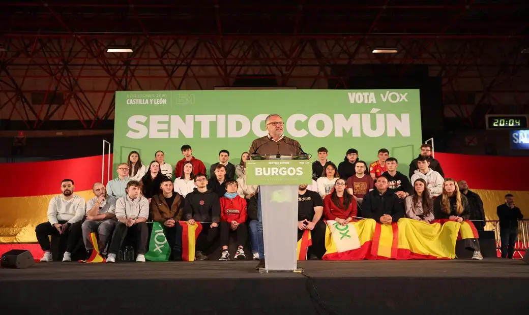 FOTOGRAFÍA. BURGOS (CASTILLA Y LEÓN) ESPAÑA, 27 DE FEBRERO DE 2026. Abascal y Pollán aseguran que nos gustaría ganar con mayoría absoluta. El presidente de VOX y de Patriots of Europe, Santiago Abascal Conde; junto al candidato de VOX a la Presidencia de la Junta de Castilla y León, Carlos Pollán Fernández (en la imagen); y y por el cabeza de lista por Burgos, Iñaki Sicilia Doménech; ha protagonizado este viernes el acto de inicio de campaña de las elecciones a las Cortes de Castilla y León del próximo 15 de marzo en el Polideportivo Municipal El Plantío de Burgos, antes al menos "1.200 personas", según datos de la organización. Lasvocesdelpueblo (Ñ Pueblo)