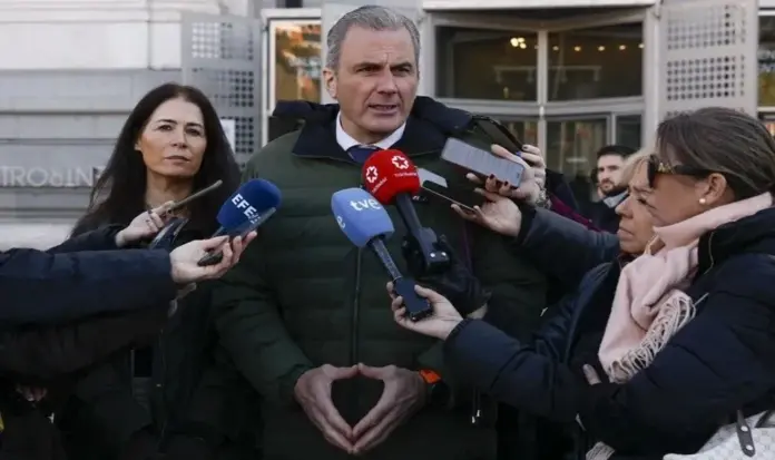 FOTOGRAFÍA. MADRID (ESPAÑA), 19 DE ENERO DE 2026. El polémico portavoz del Grupo Municipal de VOX en el Ayuntamiento de Madrid, exsecretario general de VOX y exmiembro del Comité Ejecutivo Nacional (CEN) de VOX, Francisco Javier Ortega Smith-Molina, Javier Ortega Smith, atiende a los medios de comunicación, increíblemente siempre contra su propio partido, VOX, sirviendo intereses ocultos presuntamente. Efe