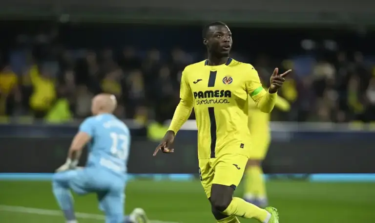 FOTOGRAFÍA. VILA-REAL (CASTELLÓN) ESPAÑA, 09 DE FEBRERO DE 2026. Cuarta derrota consecutiva del Espanyol (4-1). El delantero marfileño del Villarreal Nicolas Pépé celebra su gol, tercero del equipo, durante el partido de la jornada 23 de LaLiga que Villarreal CF y RCD Espanyol disputaron en el estadio de La Cerámica. Efe