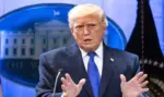 FOTOGRAFÍA. WASHINGTON (ESTADOS UNIDOS DE AMÉRICA, EEUU), 20 DE FEBRERO DE 2026. El jefe de la 47ª Administración de United States of América, Donald John Trump, ofrece una rueda de prensa este viernes tras conocer la sentencia de la Corte Suprema de United States of America (USA) que rechaza parte de su política arancelaria contra Canadá, China y México, al extralimitarse en el uso de la llamada "Ley de Poderes de Emergencia Económica Internacional (IEEPA)" de 1977, mientras en ese momento EEUU no estaba en emergencia, recomendando al Gobierno de EEUU usar otras vías legales para aplicar en su totalidad sus políticas comerciales. El Tribunal Supremo, sin embargo, no impone ningún reembolso al tiempo que mantiene el resto de los aranceles. Trump ya ha valorado que todos los aranceles se mantienen porque hoy mismo va a firmar un Decreto, usando otros poderes que la misma Corte Suprema reconoce para reemplazar todos los aranceles rechazados frente al comercio injusto que venía sufriendo el pueblo estadounidense. Lasvocesdelpueblo (Ñ Pueblo)