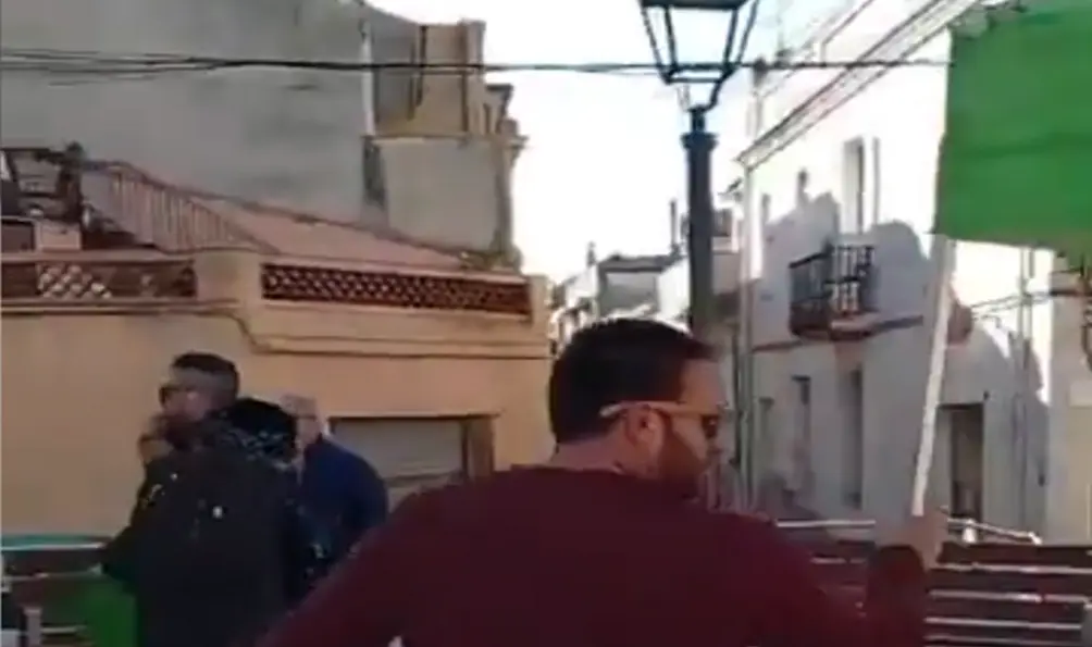 FOTOGRAFÍA. ARENYS DE MUNT (BARCELONA) CATALUÑA (ESPAÑA), 07 DE FEBRERO DE 2026. VOX propina un duro golpe al separatismo en Arenys de Munt. Los patriotas catalanes de VOX frenaron este sábado la violencia separatista en Arenys de Mar (Barcelona) y se impusieron, obligando a la extrema izquierda separatista y a sus compinches de la izquierda sin patria a salir huyendo de Arenys de Mar. Lasvocesdelpueblo (Ñ Pueblo)