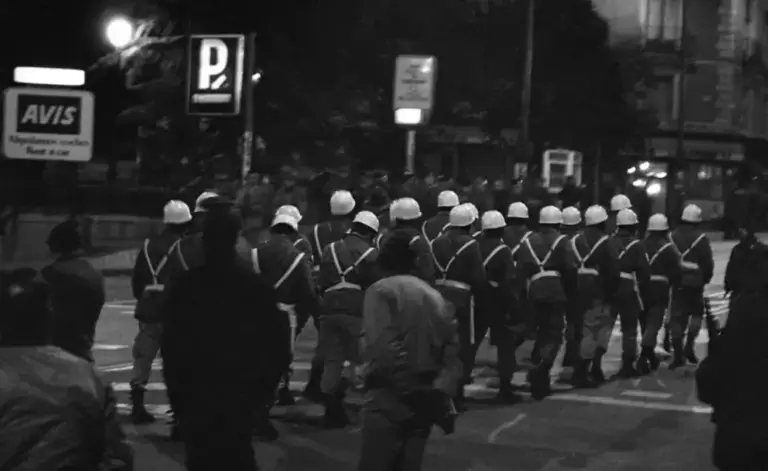 FOTOGRAFÍA. MADRID (ESPAÑA), 23 DE FEBRERO DE 1981. Golpe del estado 23F 1981. Militares y fuerzas de seguridad en las calles aledañas al Congreso de los Diputados tras la ocupación militar de la cámara en el intento de golpe de Estado el 23 de febrero de 1981 perpetrado por el exteniente coronel de la Guardia Civil, Antonio Tejero Molina (Tejero). Efe