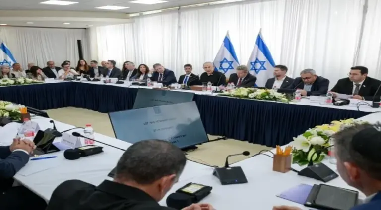 FOTOGRAFÍA. JERUSALÉN (ISRAEL), 01 DE FEBRERO DE 2026. Detalle de una vista genial de la reunión del Consejo de Ministros del Ejecutivo de la Tierra Santa, presidida por el primer ministro y líder del partido patriota Likud, "Bibi" Benjamín Netanyahu (5 d), este domingo. Lasvocesdelpueblo (Ñ Pueblo)