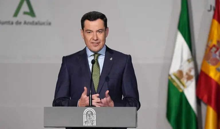 FOTOGRAFÍA. SEVILLA (ANDALUCÍA), 23 DE MARZO DE 2026. Bonilla disuelve el Parlamento y convoca el 17M Andalucía. El presidente del Gobierno autonómico de la Junta de Andalucía de mayoría absoluta por el Partido Popular (PP), Juan Manuel Moreno Bonilla, convoca elecciones tras una reunión del Consejo de Gobierno de mayoría absoluta inútil, con carácter extraordinario. Lasvocesdelpueblo (Ñ Pueblo)