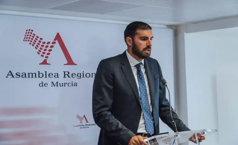 FOTOGRAFÍA. MURCIA (REGIÓN DE MURCIA) ESPAÑA, 27 DE JUNIO DE 2023. El portavoz del Grupo Parlamentario de VOX en la Asamblea de la Región de Murcia y presidente del Comité Ejecutivo Provincial (CEP), José Ángel Antelo Paredes, registrado hoy durante una rueda de prensa en el palacio del Parlamento murciano. Lasvocesdelpueblo (Ñ Pueblo)