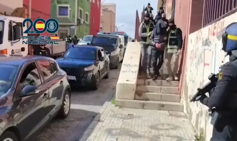 FOTOGRAFÍA. MELILLA (ESPAÑA), 10 DE MARZO DE 2026. Arrestado un islamista en España por terrorismo y adoctrinamiento. Los profesionales del Cuerpo Nacional de la Policía de España detuvieron en Melilla a un islamista "muy radicalizado" que embaucaba a las jóvenes españolas, en su mayoría islamizadas, para captarlas en la causa yihadista (terrorismo). Tras su puesta a disposición judicial, el islamista ha ingresado en prisión. Lasvocesdelpueblo (Ñ Pueblo)