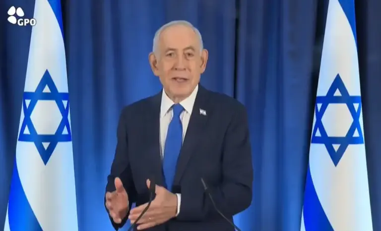 FOTOGRAFÍA. JERUSALÉN (ISRAEL), 13 DE MARZO DE 2026. Bibi: Israel está aplastando al régimen terrorista en Irán. En la imagen, "Bibi" (Benjamín Netanyahu, el primer ministro del 37º Gobierno de la Tierra Santa, registrado en su rueda de prensa, este viernes, 13 de marzo de 2026, Día 14 de la Operación Furia Épica (Operation Epic Fury)-Operación León Rugiente (Operation Roaring Lion) contra el régimen terrorista de los ayatolás ISIS en Persia. Lasvocesdelpueblo (Ñ Pueblo)