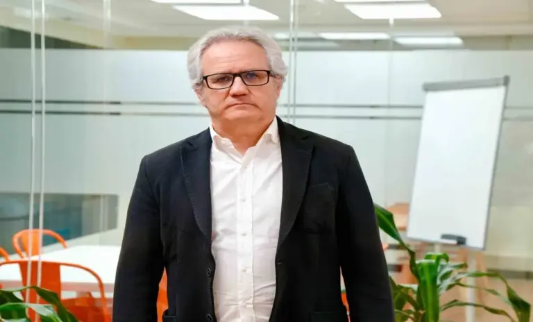 FOTOGRAFÍA. MADRID (ESPAÑA), 27 DE MARZO DE 2026. Caso Noelia: Ciudadanos mantiene su defensa a la eutanasia. El secretario general de Ciudadanos, Carlos Pérez-Nievas López de Goicoechea, este viernes en la sede de la formación naranja. Lasvocesdelpueblo (Ñ Pueblo)