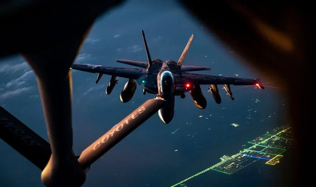 FOTOGRAFÍA. CIELOS DE DEL OESTE DE IRAK, 12 DE SEPTIEMBRE DE 2026. Comunicado oficial del CENTCOM sobre el KC-135 estrellado en la Furia Épica. En la imagen, un avión de reabastecimiento KC-135 de la Fuerza Área de los Estados Unidos de América, "United States os America Air Force", (USAF) durante un ejercicio militar. USAF/Lasvocesdelpueblo (Ñ Pueblo)