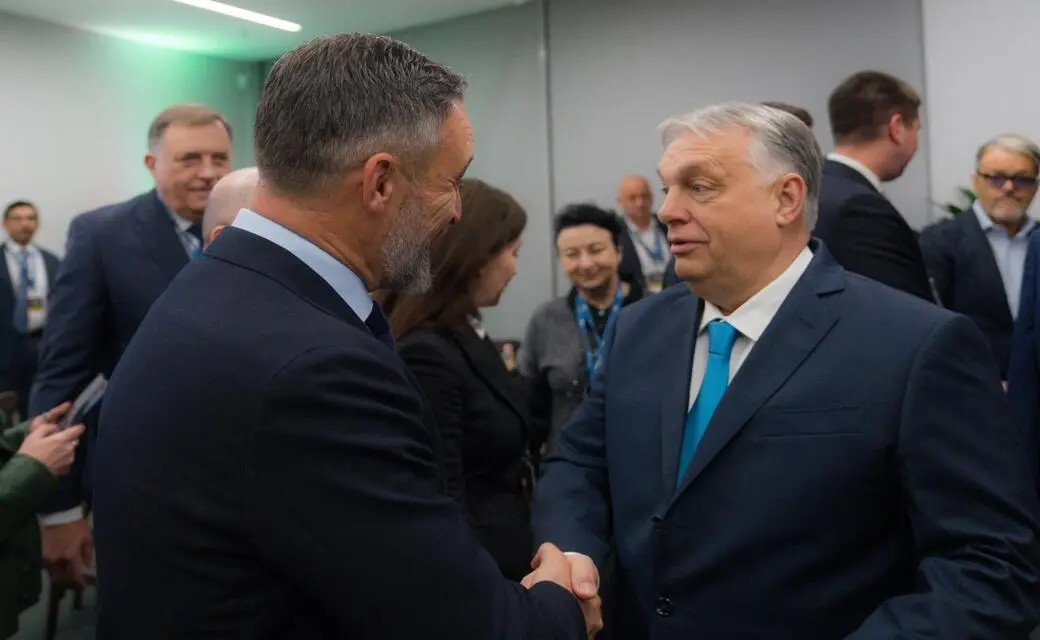 FOTOGRAFÍA. BUDAPEST (HUNGRÍA), 21 DE MARZO DE 2026. Abascal clausura junto a Milei la CPAC de Hungría en Budapest. El presidente de VOX España y líder de alianza del patriotismo europeo Patriots of Europe, Santiago Abascal Conde (i); participa en la Conferencia de Acción Política Conservadora (CPAC) de Hungría, junto al presidente de la República de Argentina, Javier Gerardo Milei; al primer ministro de Hungría, Víktor Orbán (d); a a líder de la oposición en Alemania y presidente de Alternativa por Alemania "Alternative für Deutschland" (AFD), Alice Weidel; el líder de la oposición en Portugal y presidente de Basta! "Chega!" (CH), André Claro Amaral Ventura (André Ventura); entre otros líderes del patriotismo en Europa. Entre los asistentes, también el jefe de la Delegación de VOX en la Unión Europea, Jorge Buxadé Villalba; y el comisario europeo ante Hispanoamérica y eurodiputado de VOX, Hermann Leopoldo Tertsch del Valle-Lersundi (Hermann Terstch). Lasvocesdelpueblo (Ñ Pueblo)