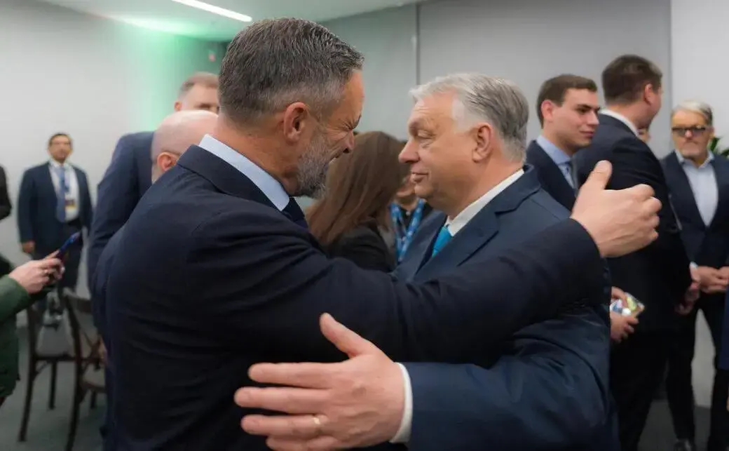 FOTOGRAFÍA. BUDAPEST (HUNGRÍA), 21 DE MARZO DE 2026. Abascal clausura junto a Milei la CPAC de Hungría en Budapest. El presidente de VOX España y líder de alianza del patriotismo europeo Patriots of Europe, Santiago Abascal Conde (i); participa en la Conferencia de Acción Política Conservadora (CPAC) de Hungría, junto al presidente de la República de Argentina, Javier Gerardo Milei; al primer ministro de Hungría, Víktor Orbán (d); a a líder de la oposición en Alemania y presidente de Alternativa por Alemania "Alternative für Deutschland" (AFD), Alice Weidel; el líder de la oposición en Portugal y presidente de Basta! "Chega!" (CH), André Claro Amaral Ventura (André Ventura); entre otros líderes del patriotismo en Europa. Entre los asistentes, también el jefe de la Delegación de VOX en la Unión Europea, Jorge Buxadé Villalba; y el comisario europeo ante Hispanoamérica y eurodiputado de VOX, Hermann Leopoldo Tertsch del Valle-Lersundi (Hermann Terstch). Lasvocesdelpueblo (Ñ Pueblo)