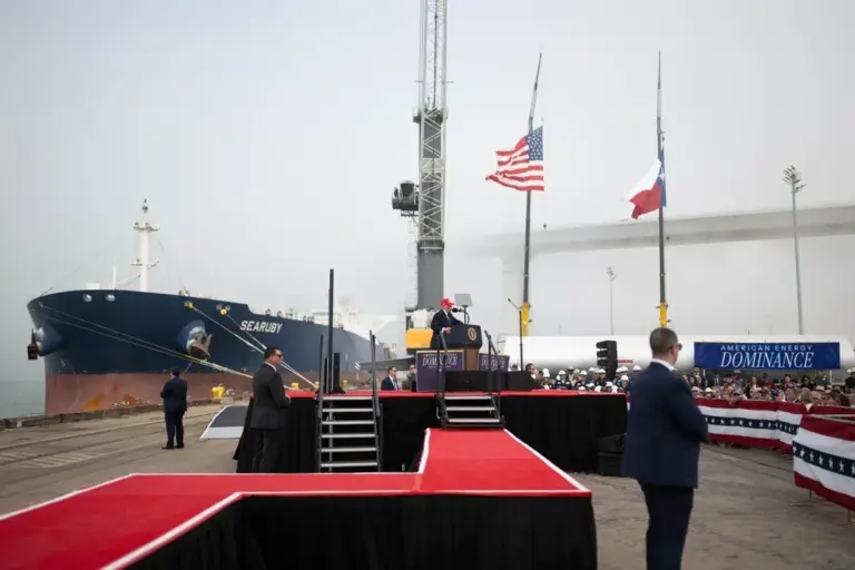 FOTOGRAFÍA. TEXAS (ESTADOS UNIDOS DE AMÉRICA, EEUU), 28 DE FEBRERO DE 2026. El presidente de los Estados Unidos de América, Donald John Trump, participa en el Corpus Christi de la Armada de United States of América (USA) en Texas. "Estamos liberando el potencial de Estados Unidos, fortaleciendo nuestra seguridad, aumentando nuestra prosperidad... y consolidando el estatus de Estados Unidos como la superpotencia energética número uno, con diferencia, en todo el planeta. PRESIDENTE DONALD J. TRUMP 🇺🇸. Corpus Christi, Texas". Lasvocesdelpueblo (Ñ Pueblo)