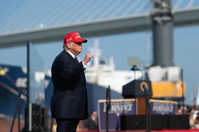 FOTOGRAFÍA. TEXAS (ESTADOS UNIDOS DE AMÉRICA, EEUU), 28 DE FEBRERO DE  2026. Trump estudia destrucción total y muerte segura si Irán no se rinde. El presidente de los Estados Unidos de América, Donald John Trump, participa en el Corpus Christi de la Armada de United States of América (USA) en Texas. "Estamos liberando el potencial de Estados Unidos, fortaleciendo nuestra seguridad, aumentando nuestra prosperidad... y consolidando el estatus de Estados Unidos como la superpotencia energética número uno, con diferencia, en todo el planeta. PRESIDENTE DONALD J. TRUMP 🇺🇸. Corpus Christi, Texas". Lasvocesdelpueblo (Ñ Pueblo)