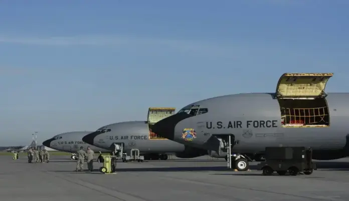 EEUU abandona España y operará contra el nuclear iraní desde Francia y Alemania FOTOGRAFÍA. ROTA (CÁDIZ) ESPAÑA, 02 DE MARZO DE 2026. EEUU abandona España y operará contra el nuclear iraní desde Francia y Alemania. Aviones militares de los Estados Unidos de América (EEUU) de reabastecimiento aéreo Boeing KC-135. Efe