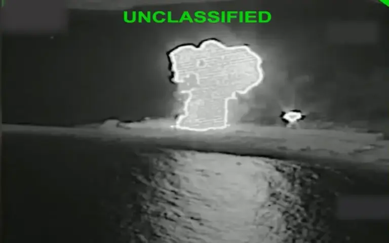 FOTOGRAFÍA. GOLFO DE OMAN, 02 DE MARZO DE 2026. El Comando Central de Estados Unidos (Centcom) del Ejército de los Estados Unidos de América (EEUU) elimina toda la flota de guerra de los Ayatolás en el Golfo de Omán; el Ejército estadounidense confirma el hundimiento de todos los 11 buques de guerra de los Ayatolás ISIS este martes con los que "el régimen iraní ha acosado y atacado el transporte marítimo internacional en el Golfo de Omán durante décadas". Lasvocesdelpueblo (Ñ Pueblo)