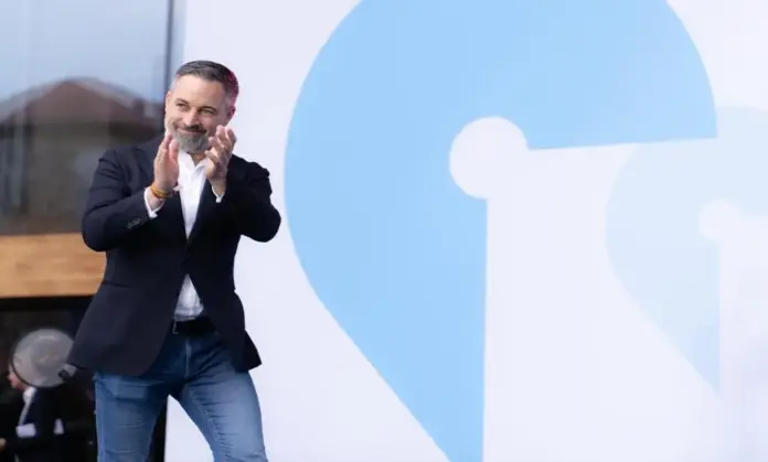 FOTOGRAFÍA. BUDAPEST (HUNGRÍA), 23 DE MARZO DE 2026. - El líder de VOX y de Patriots of Europe, Santiago Abascal Conde (en la imagen); participa en un acto de campaña electoral de las elecciones de Hungría junto al líder de Fidesz-Unión Cívica Húngara (FIDESZ) y primer ministro de Hungría, Viktor Orbán, este lunes en Budapest. Lasvocesdelpueblo (Ñ Pueblo)