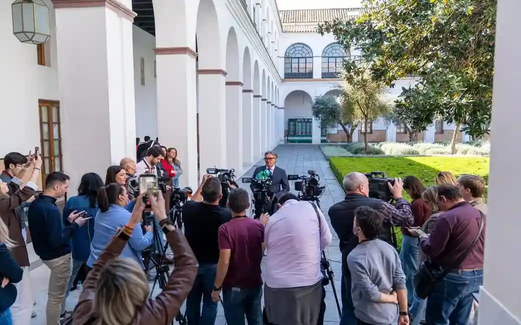 FOTOGRAFÍA. SEVILLA (ANDALUCÍA) ESPAÑA, 26 DE MARZO DE 2026. El candidato de VOX a la presidencia de la Junta de Andalucía, Manuel Gavira Florentino, ha asegurado, tras su nombramiento por el Comité Ejecutivo Nacional (CEN), que "nos vamos a dejar la piel por traer la ola de sentido común" que ya está llegando a otras partes de España, a Andalucía. Lasvocesdelpueblo (Ñ Pueblo)