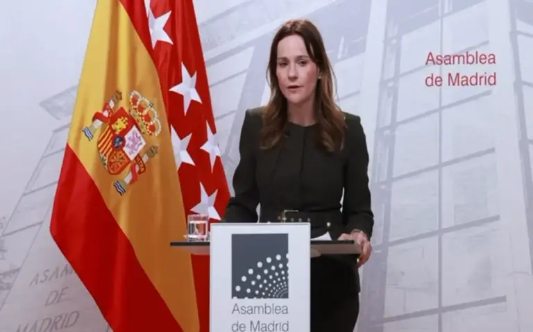 FOTOGRAFÍA. MADRID (ESPAÑA), 27 DE MARZO DE 2026. Isabel muestra su tristeza por el asesinato de Noelia Castillo Ramos. La portavoz nacional de Agenda España y portavoz del Grupo Parlamentario de VOX en la Asamblea de Madrid, Isabel La Buena (Isabel Pérez Moniño-Aranda), este viernes durante una rueda de prensa en el Palacio del Parlamento de la Comunidad de Madrid. Lasvocesdelpueblo (Ñ Pueblo)